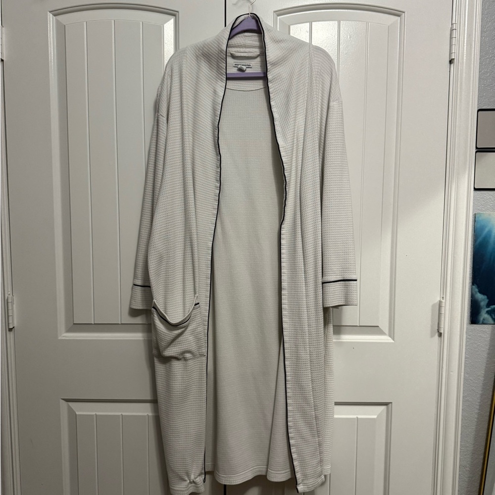 Amazon Essentials Soft White Garment